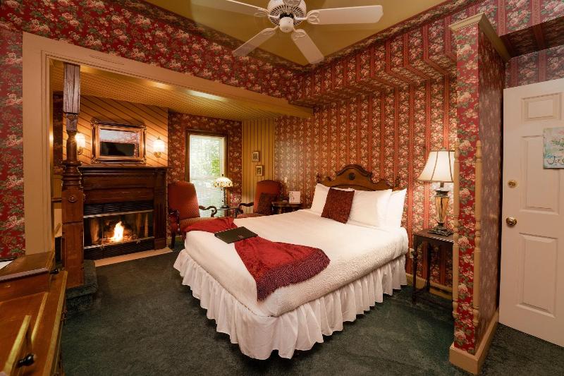 Yelton Manor Bed & Breakfast image