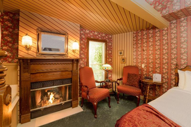 Yelton Manor Bed & Breakfast image