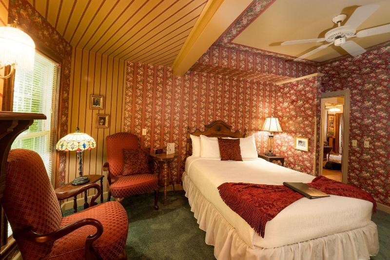 Yelton Manor Bed & Breakfast image