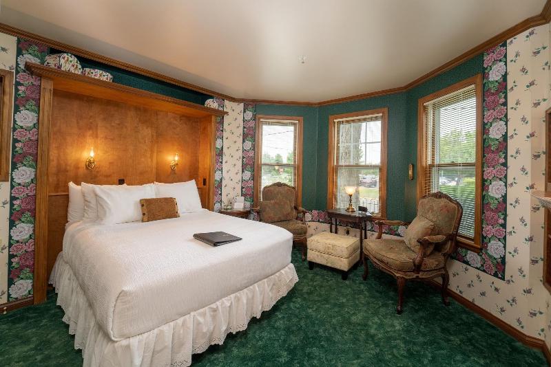 Yelton Manor Bed & Breakfast image