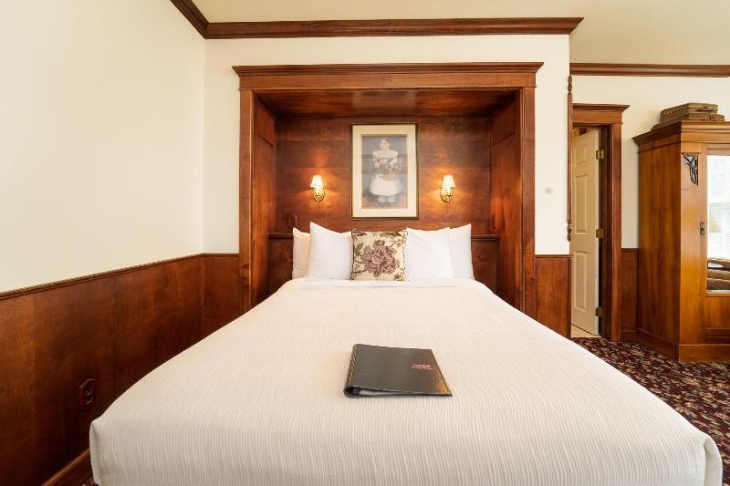 Yelton Manor Bed & Breakfast image