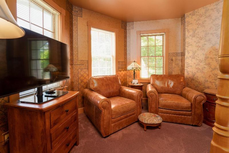 Yelton Manor Bed & Breakfast image