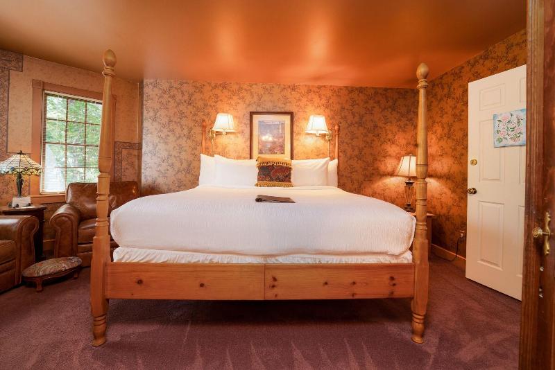 Yelton Manor Bed & Breakfast image
