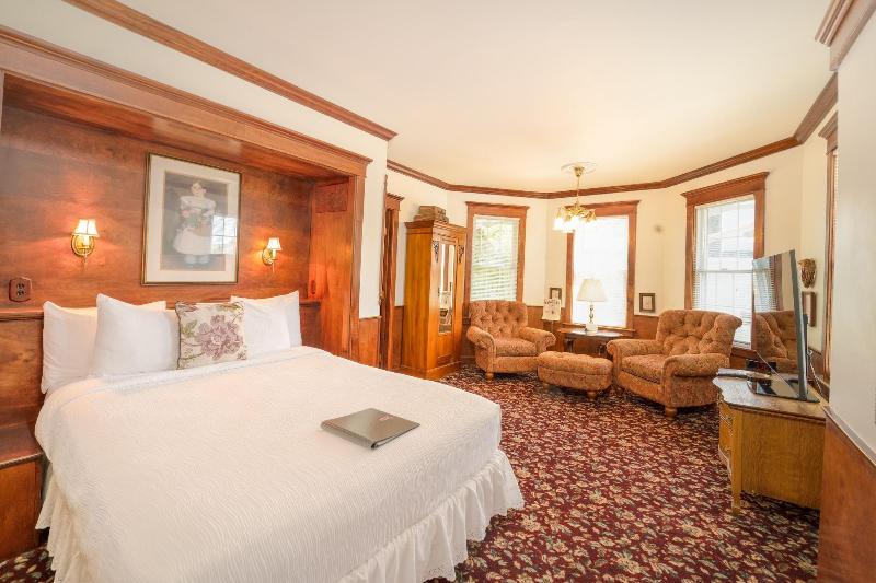 Yelton Manor Bed & Breakfast image