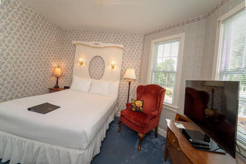 Yelton Manor Bed & Breakfast image