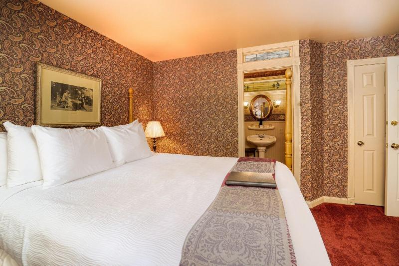 Yelton Manor Bed & Breakfast image