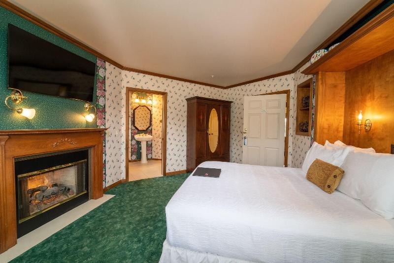 Yelton Manor Bed & Breakfast image