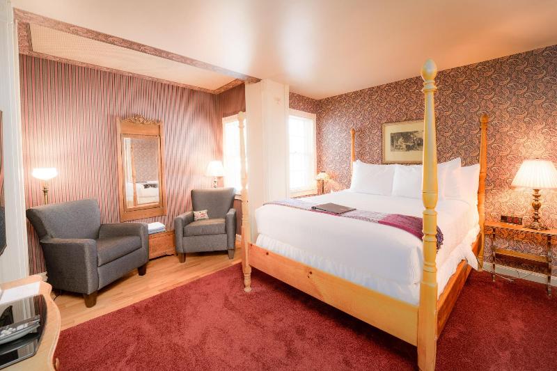 Yelton Manor Bed & Breakfast image