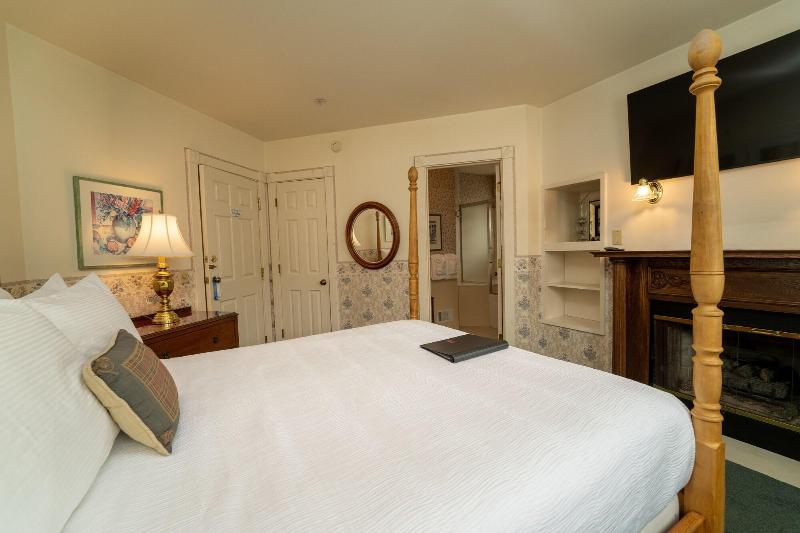 Yelton Manor Bed & Breakfast image