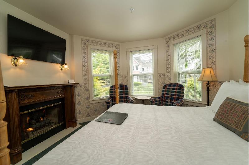 Yelton Manor Bed & Breakfast image