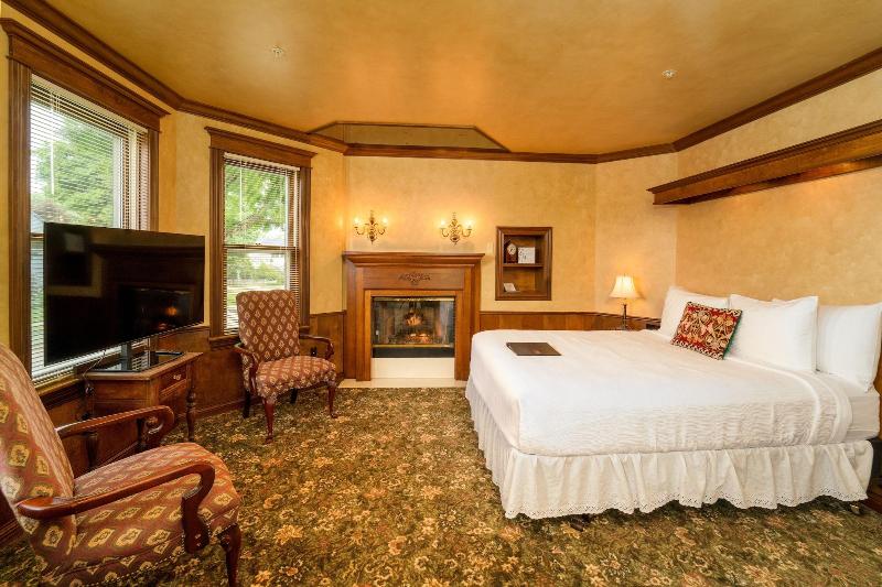 Yelton Manor Bed & Breakfast image