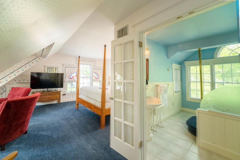 Yelton Manor Bed & Breakfast image