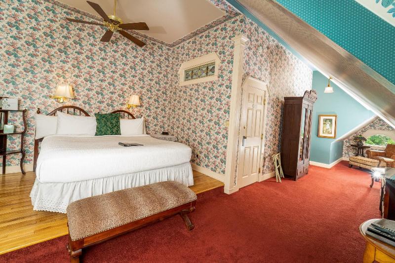 Yelton Manor Bed & Breakfast image
