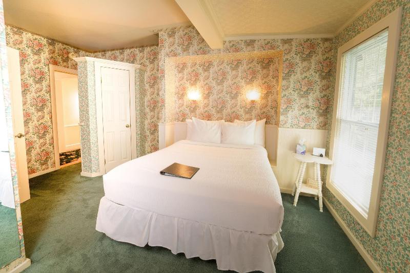 Yelton Manor Bed & Breakfast image