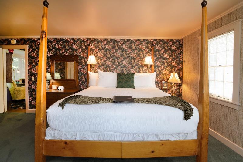 Yelton Manor Bed & Breakfast image