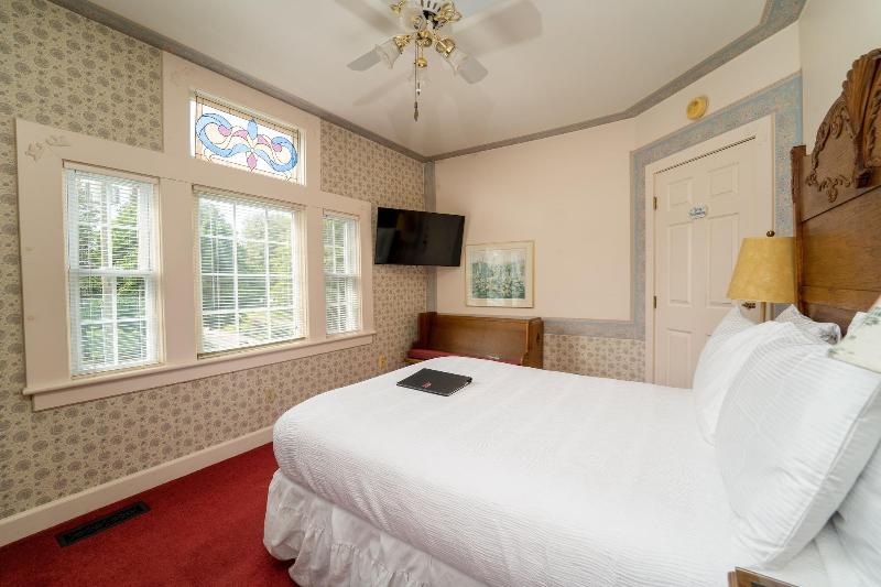 Yelton Manor Bed & Breakfast image
