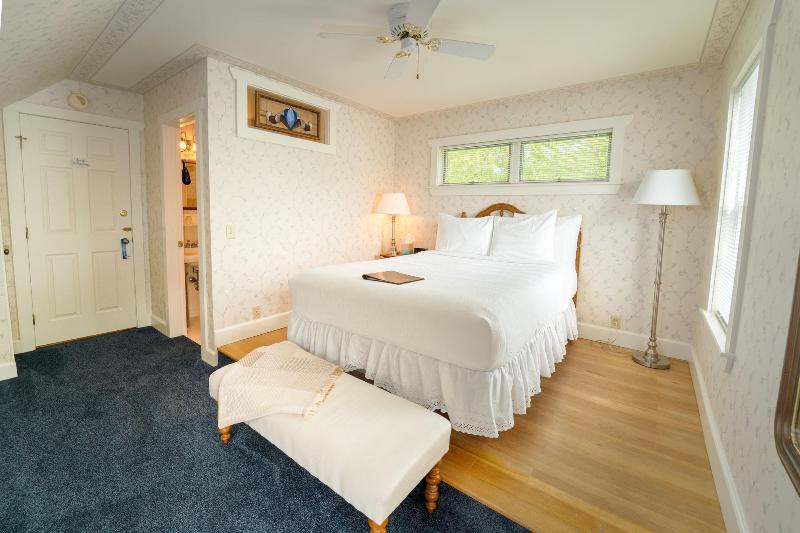 Yelton Manor Bed & Breakfast image