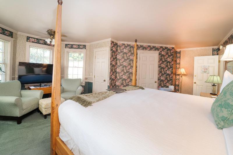 Yelton Manor Bed & Breakfast image