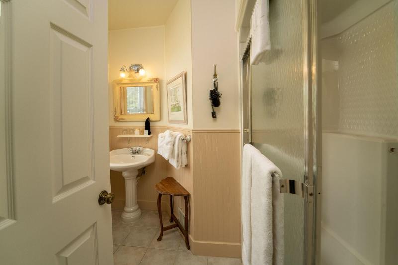Yelton Manor Bed & Breakfast image