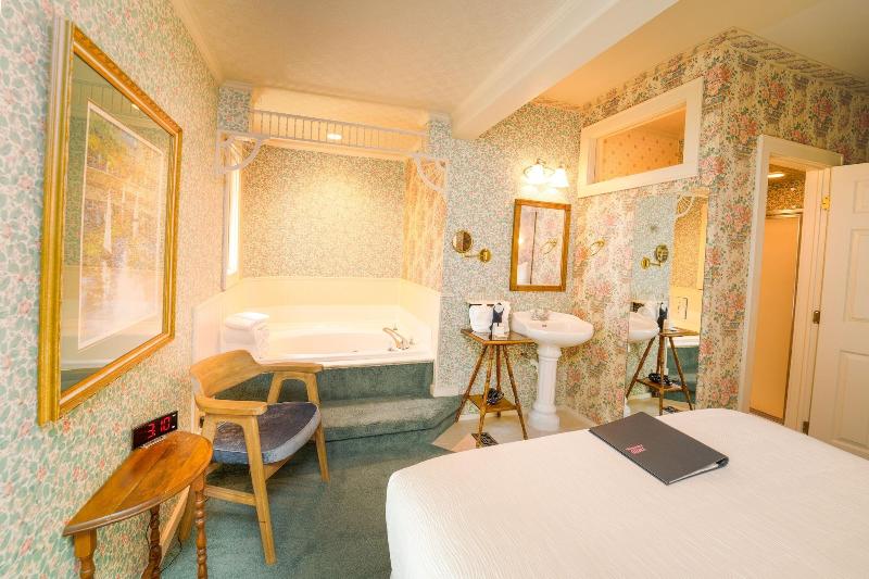 Yelton Manor Bed & Breakfast image