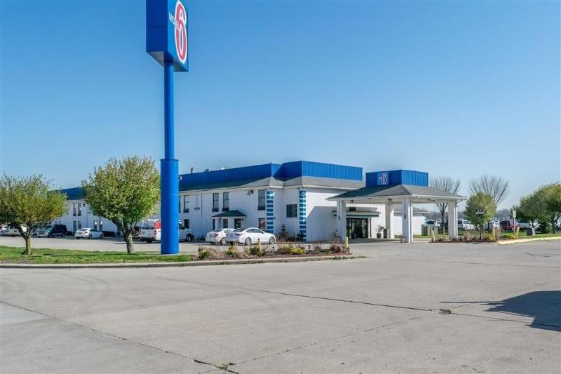 Motel 6 Franklin, Oh image