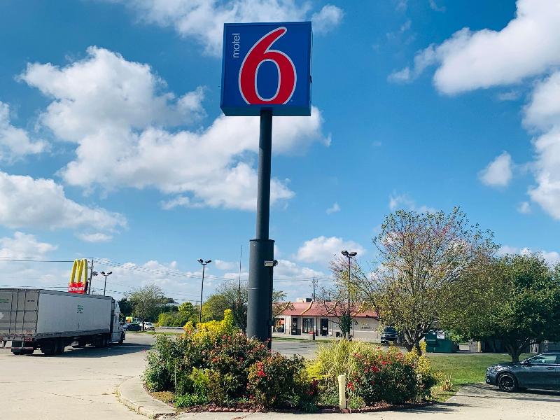 Motel 6 Franklin, Oh image
