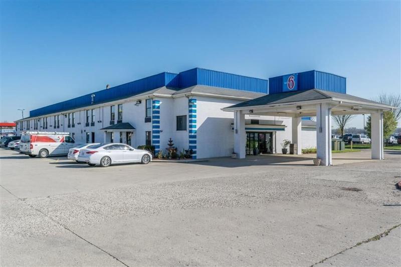 Motel 6 Franklin, Oh image
