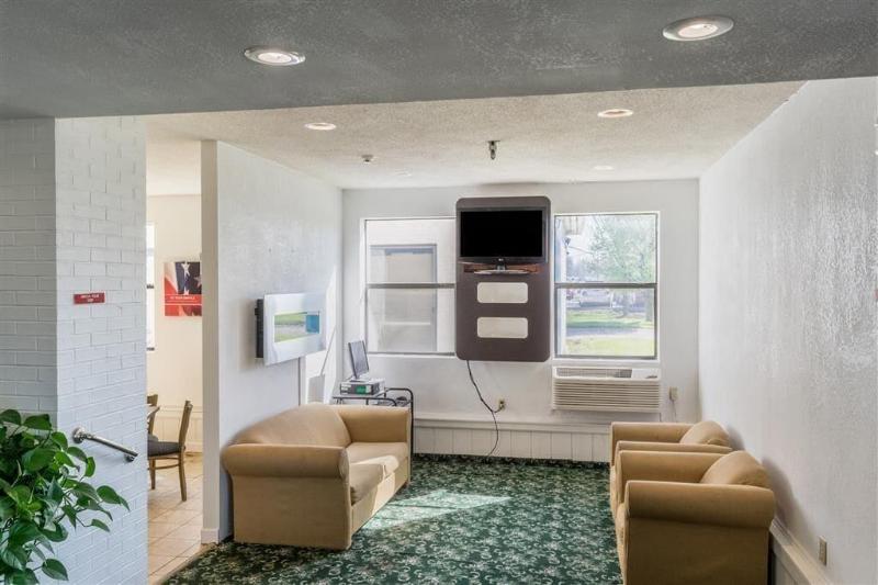Motel 6 Franklin, Oh image