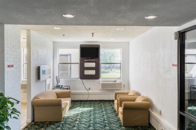 Motel 6 Franklin, Oh image