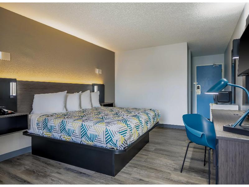 Motel 6 Franklin, Oh image