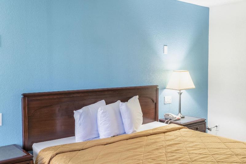 Motel 6 Franklin, Oh image