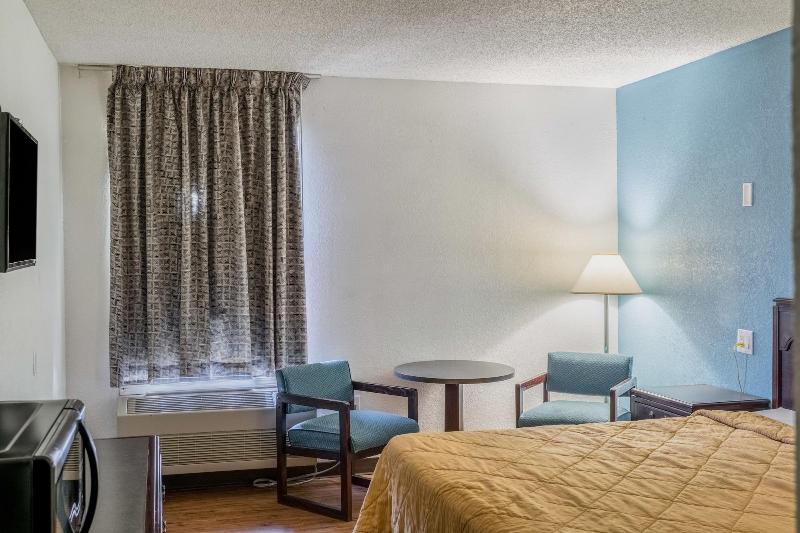 Motel 6 Franklin, Oh image