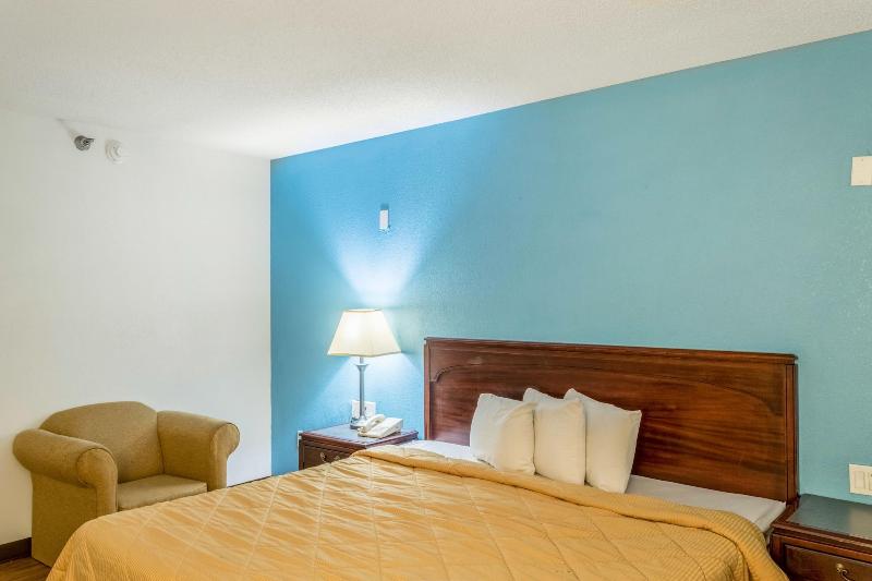 Motel 6 Franklin, Oh image