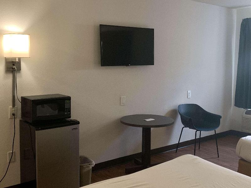 Motel 6 Franklin, Oh image