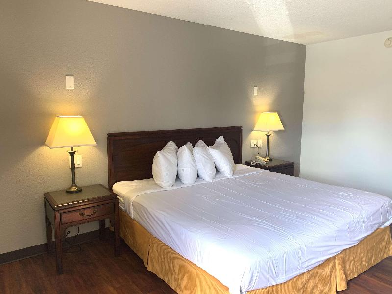 Motel 6 Franklin, Oh image