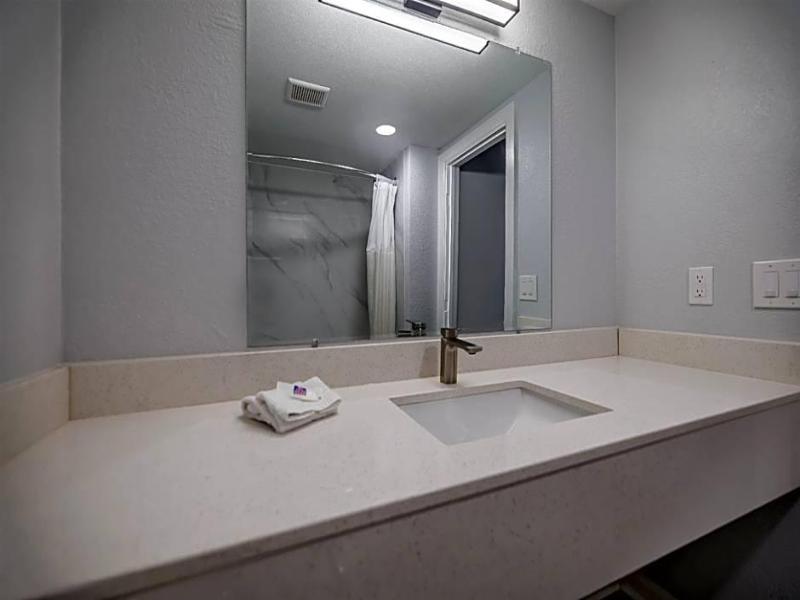 Motel 6 Franklin, Oh image