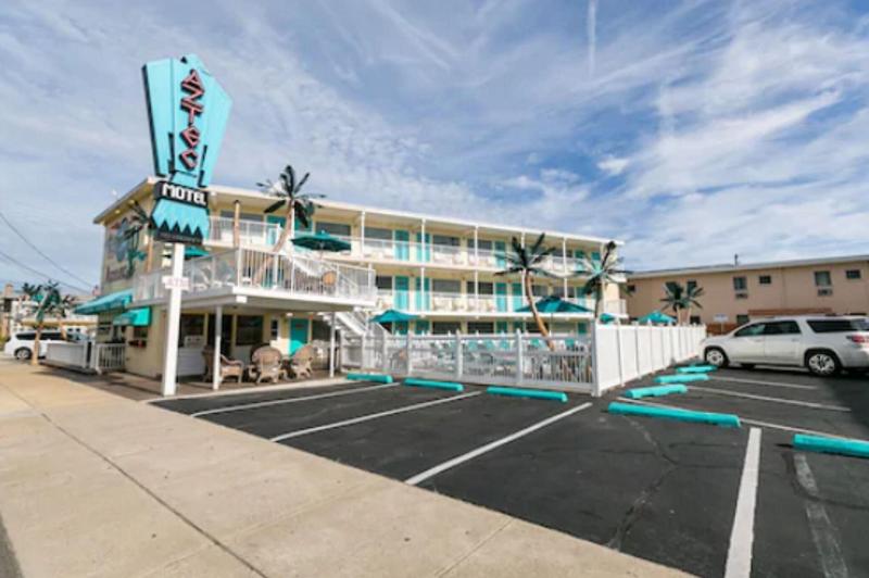 Aztec Motel — general view
