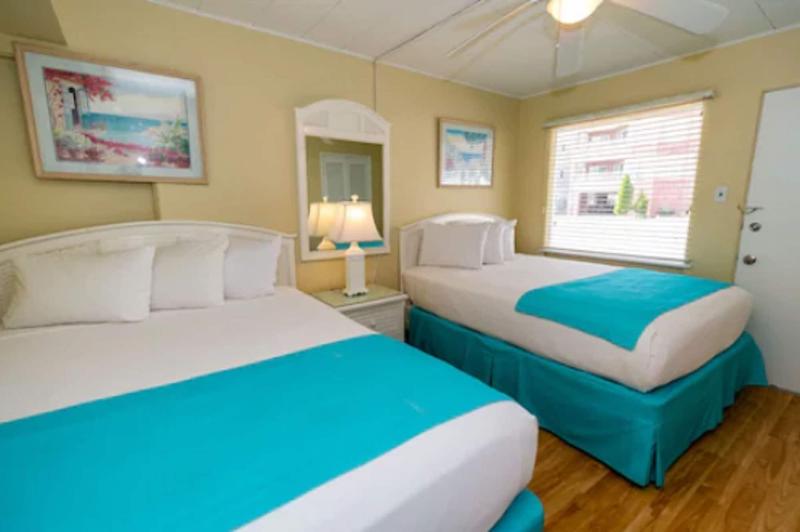 Aztec Motel image