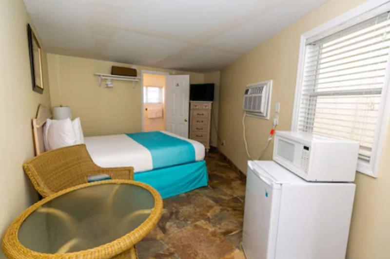 Aztec Motel image