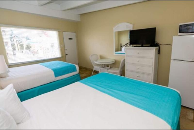 Aztec Motel image