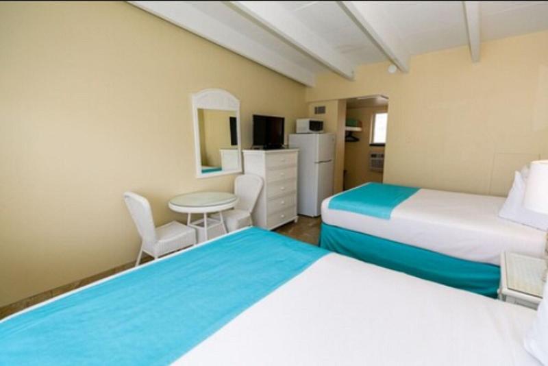 Aztec Motel image