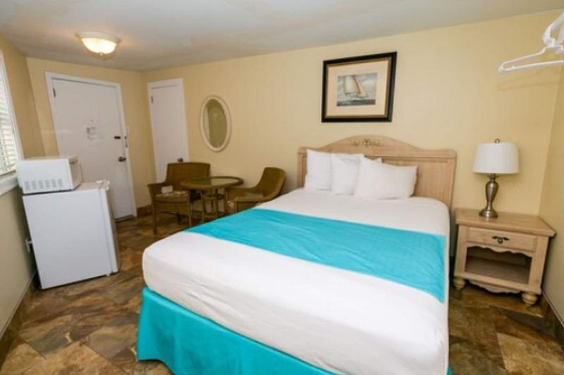 Aztec Motel image