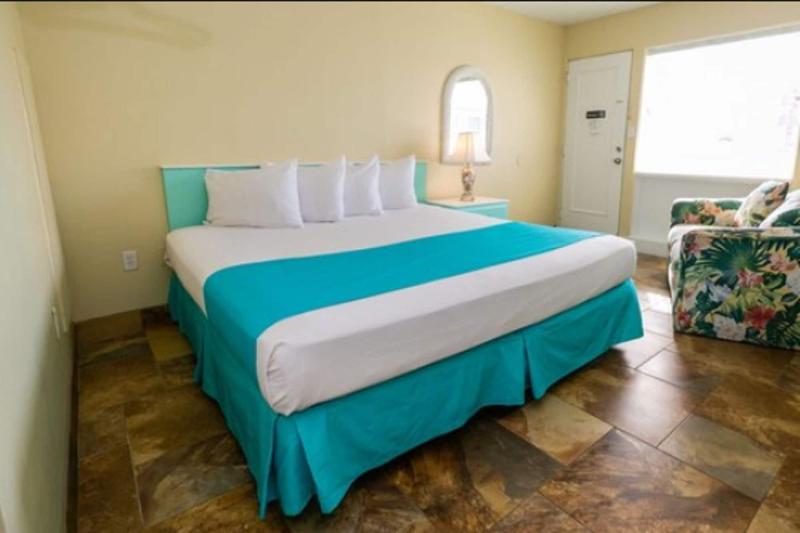 Aztec Motel image