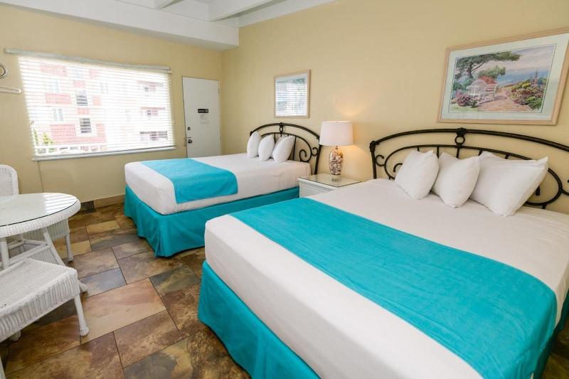 Aztec Motel image