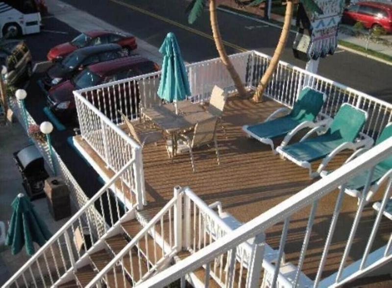 Aztec Motel image