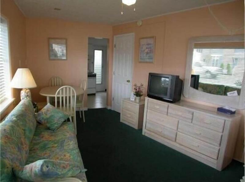 Aztec Motel image