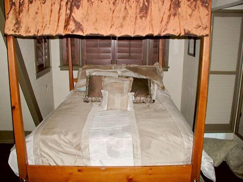 Always Inn Idyllwild Vacation Cottages image