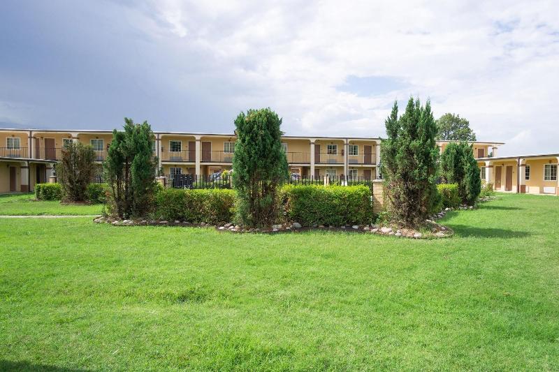 Woodridge Inn and Suites image
