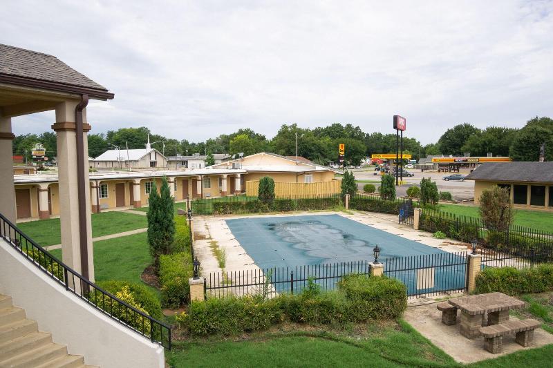 Woodridge Inn and Suites image