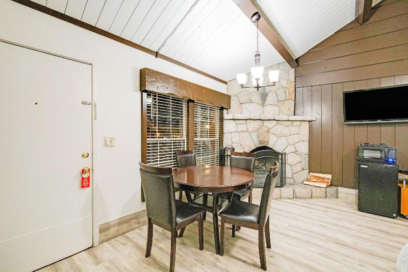 Arrowhead Tree Top Lodge image